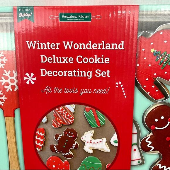 Christmas Cookie Decorating Set Kids Baking Set Winter Wonderland 30 pcs New - Picture 3 of 7